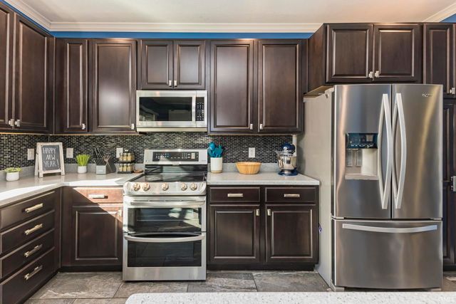 413 S Bridgewater Lane, Muncie, IN 47304