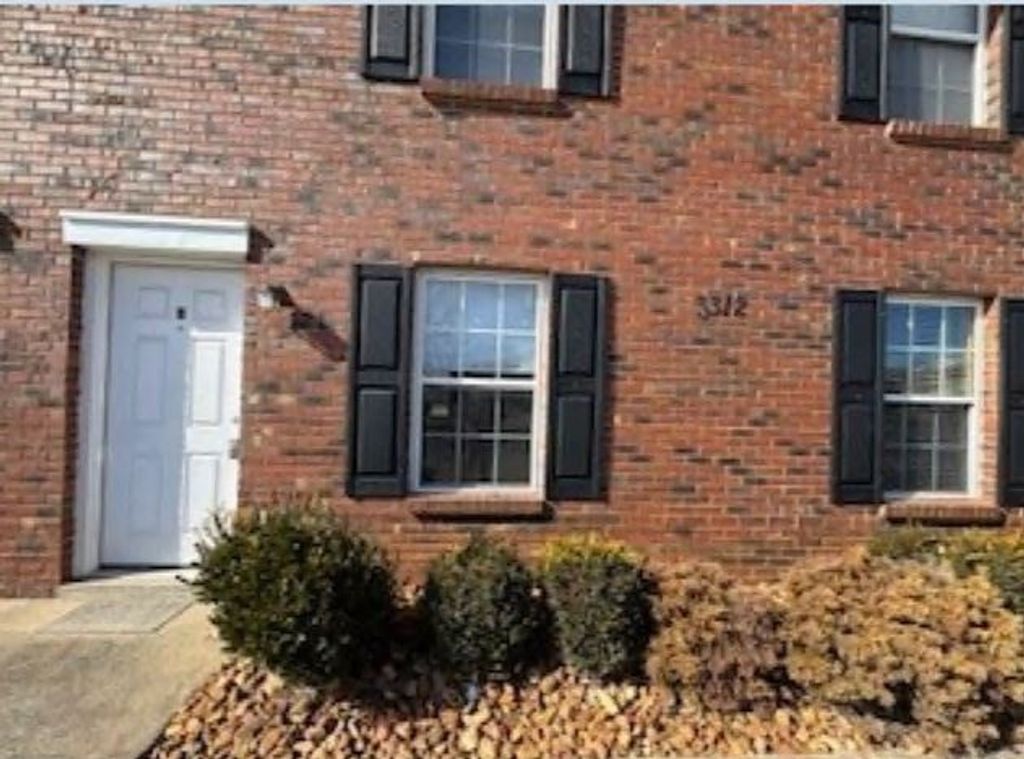 3300 Royster Ln Apt C, Clarksville, TN 37042
