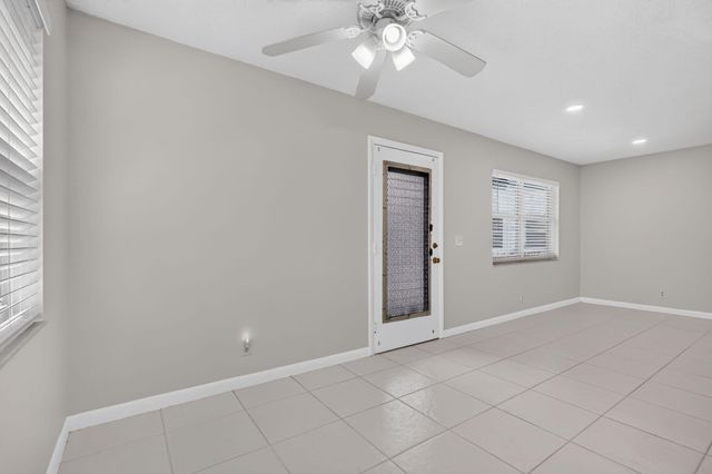 40 Burgundy A, Delray Beach, FL 33484