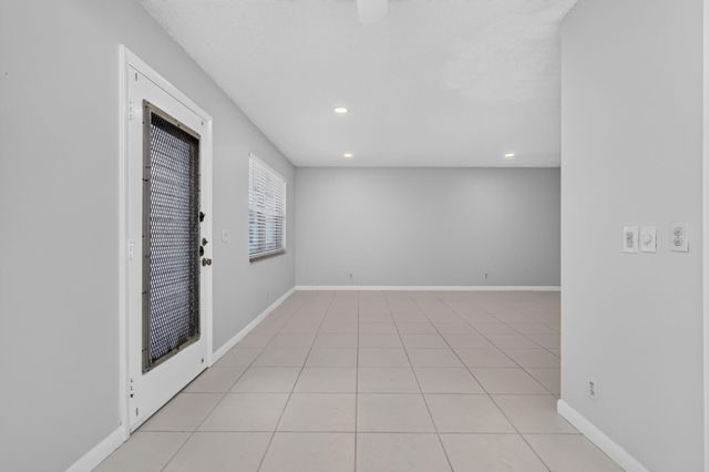 40 Burgundy A, Delray Beach, FL 33484