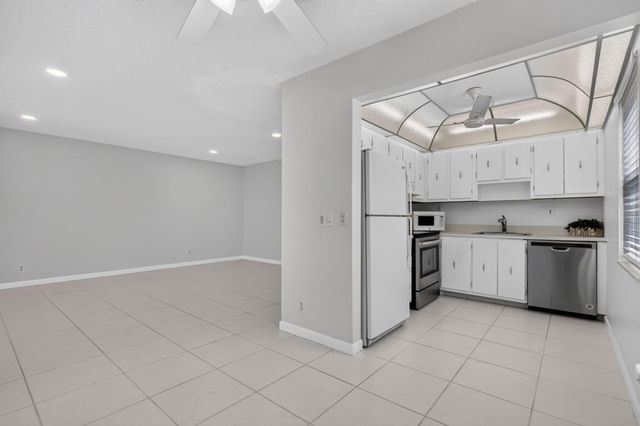 40 Burgundy A, Delray Beach, FL 33484