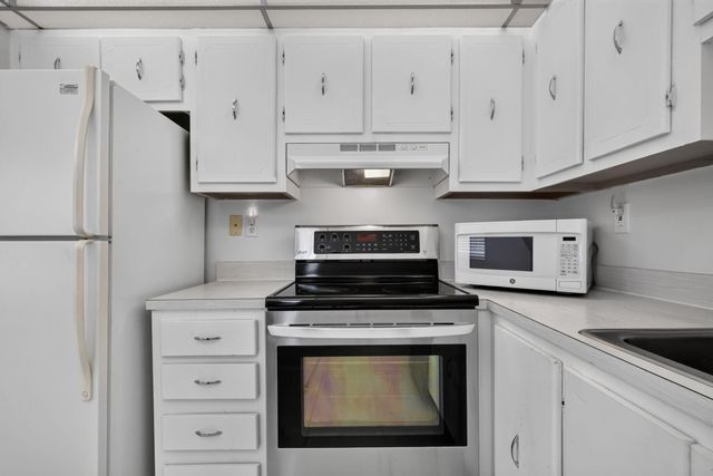 40 Burgundy A, Delray Beach, FL 33484