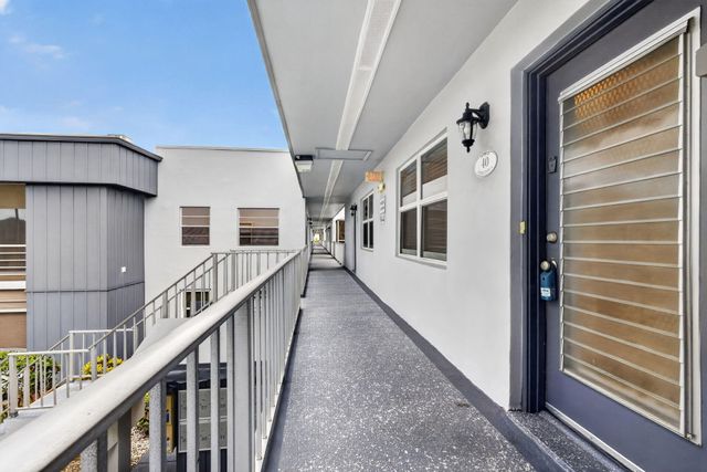 40 Burgundy A, Delray Beach, FL 33484