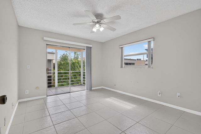 40 Burgundy A, Delray Beach, FL 33484