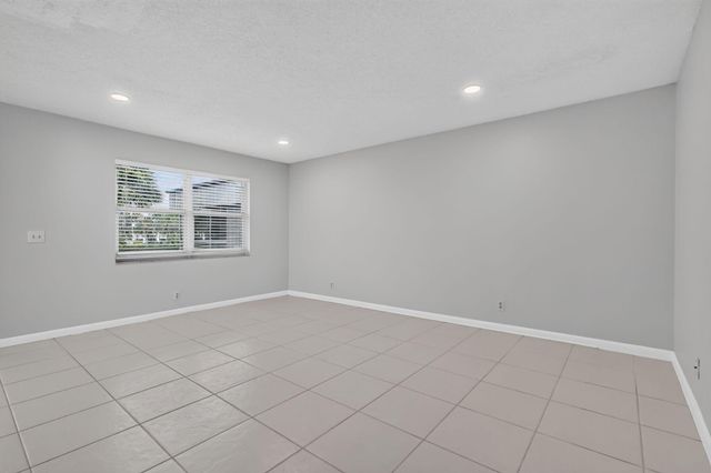 40 Burgundy A, Delray Beach, FL 33484