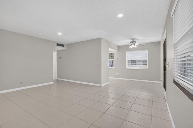 40 Burgundy A, Delray Beach, FL 33484