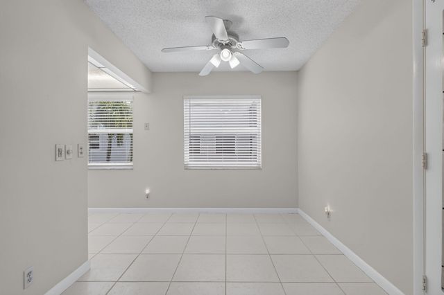 40 Burgundy A, Delray Beach, FL 33484