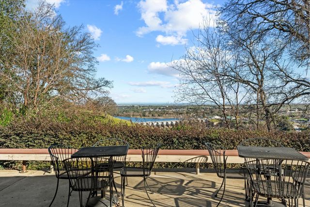 8764 Bluff Ln, Fair Oaks, CA 95628