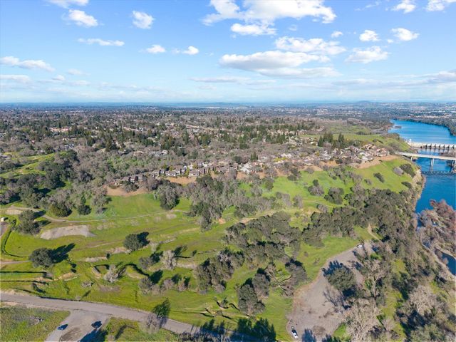 8764 Bluff Ln, Fair Oaks, CA 95628