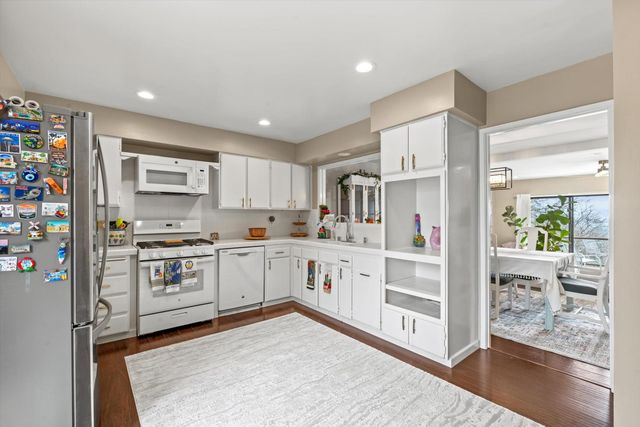 8764 Bluff Ln, Fair Oaks, CA 95628