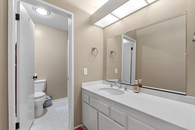 8764 Bluff Ln, Fair Oaks, CA 95628