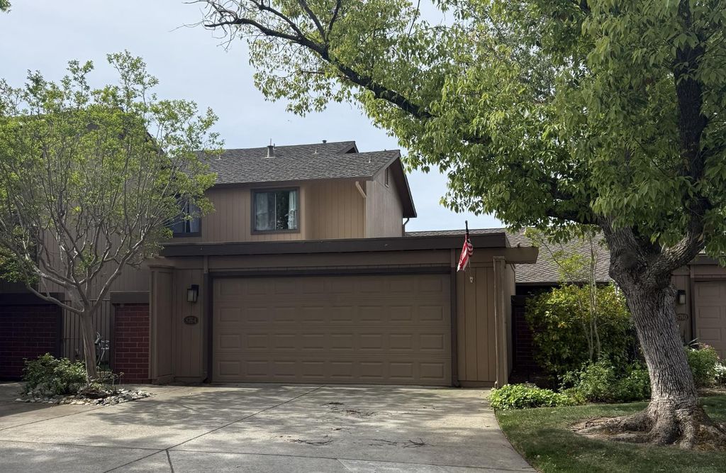 8764 Bluff Ln, Fair Oaks, CA 95628