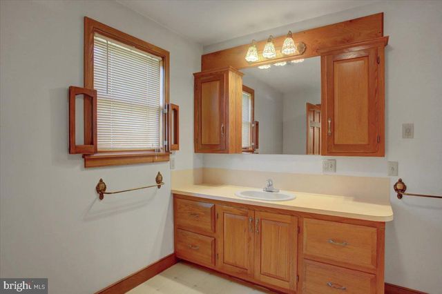 312 ROXBURY RD, Shippensburg, PA 17257