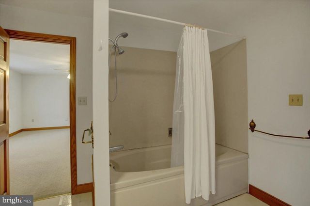 312 ROXBURY RD, Shippensburg, PA 17257