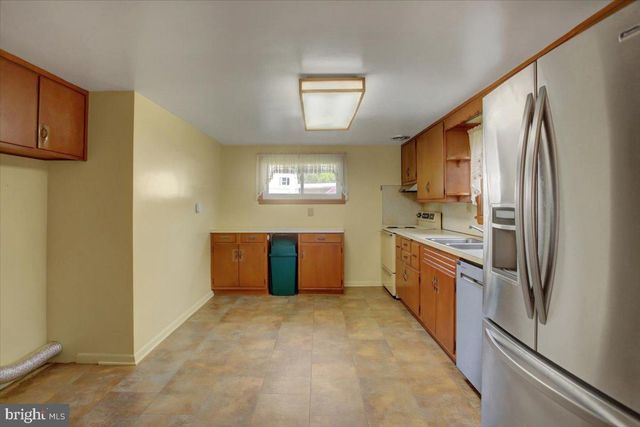312 ROXBURY RD, Shippensburg, PA 17257