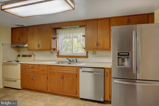 312 ROXBURY RD, Shippensburg, PA 17257