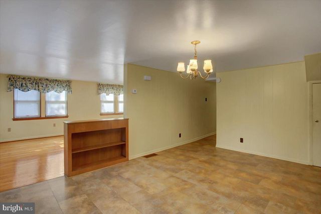 312 ROXBURY RD, Shippensburg, PA 17257