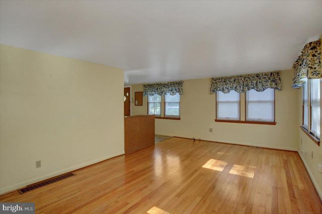 312 ROXBURY RD, Shippensburg, PA 17257