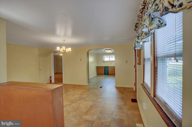 312 ROXBURY RD, Shippensburg, PA 17257