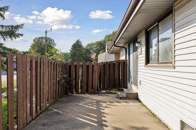 6034 72nd Lane N, Brooklyn Park, MN 55429