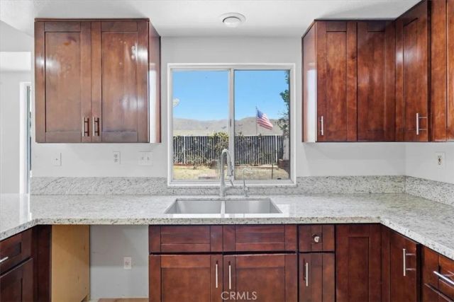 13330 Green Mountain, Corona, CA 92883