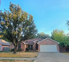 1619 Wintercrest Road, Grand Prairie, TX 75052
