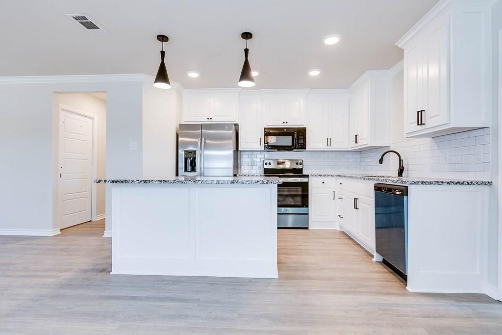 Image 3 of property listing at 1011 Claborne Court, San Angelo, TX 76903