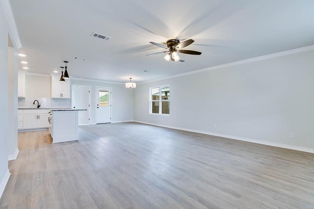 Image 8 of property listing at 1011 Claborne Court, San Angelo, TX 76903