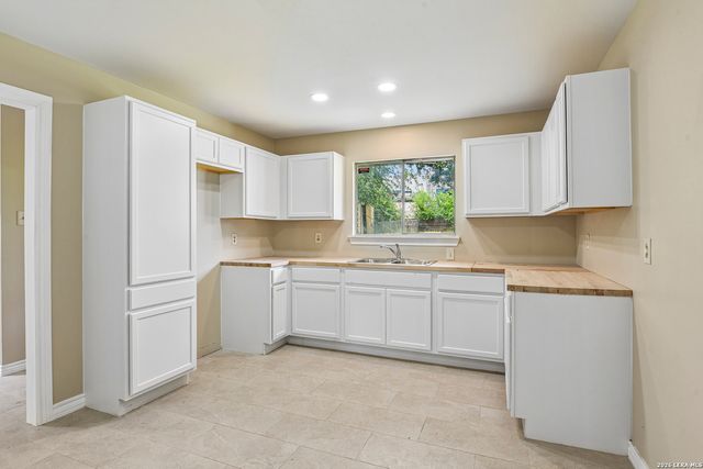 111 HANNASCH DR, San Antonio, TX 78213