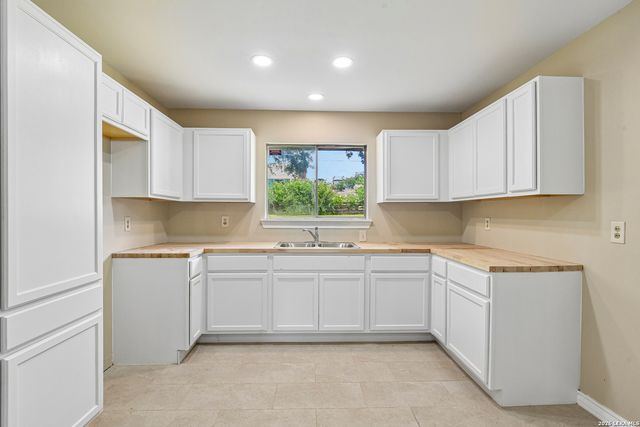 111 HANNASCH DR, San Antonio, TX 78213
