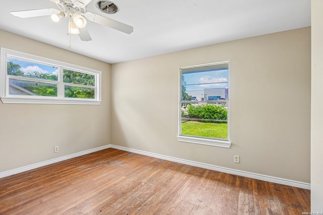 111 HANNASCH DR, San Antonio, TX 78213
