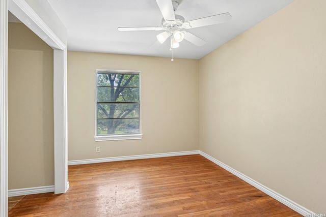 111 HANNASCH DR, San Antonio, TX 78213