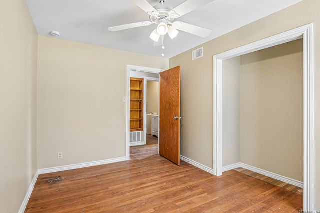 111 HANNASCH DR, San Antonio, TX 78213