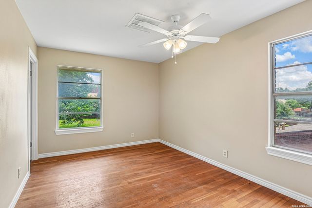 111 HANNASCH DR, San Antonio, TX 78213
