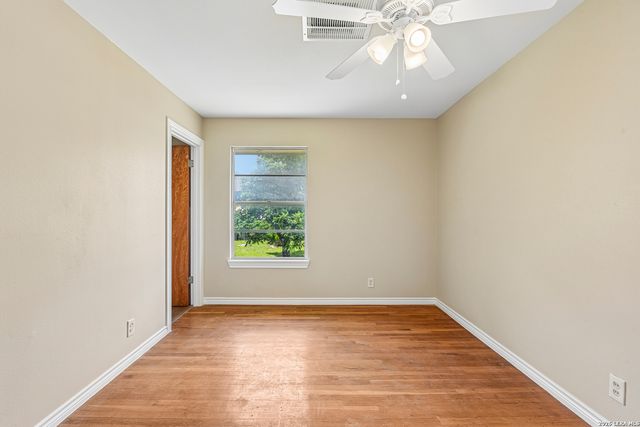 111 HANNASCH DR, San Antonio, TX 78213