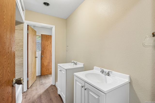 111 HANNASCH DR, San Antonio, TX 78213