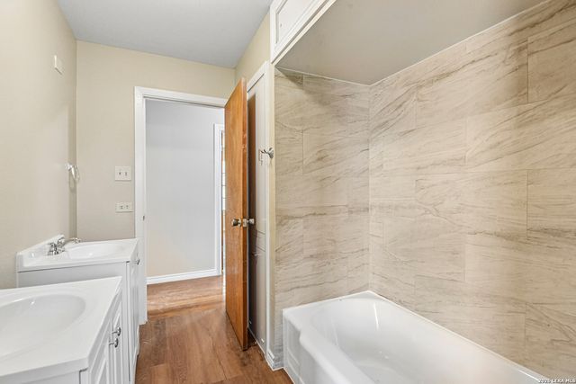 111 HANNASCH DR, San Antonio, TX 78213