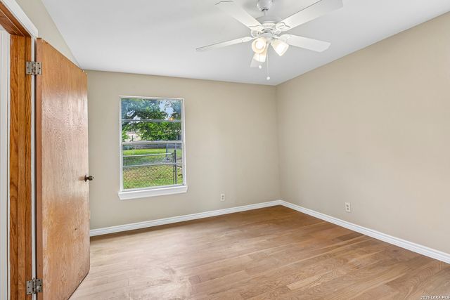 111 HANNASCH DR, San Antonio, TX 78213