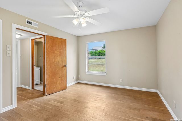 111 HANNASCH DR, San Antonio, TX 78213