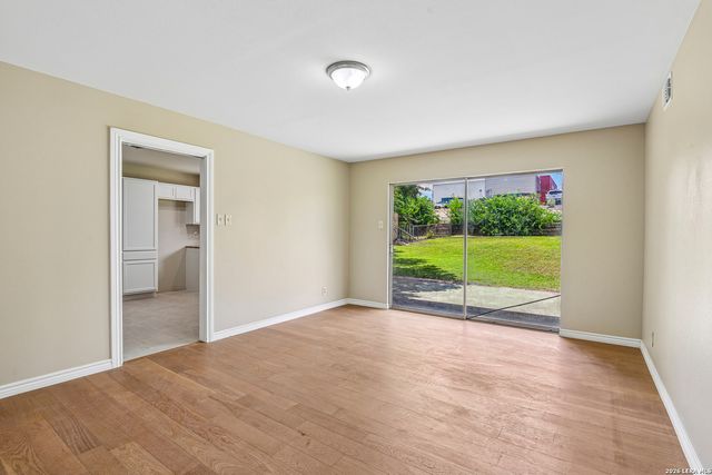 111 HANNASCH DR, San Antonio, TX 78213