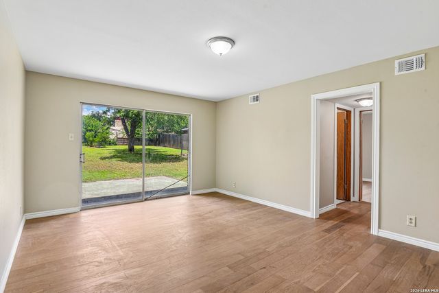 111 HANNASCH DR, San Antonio, TX 78213