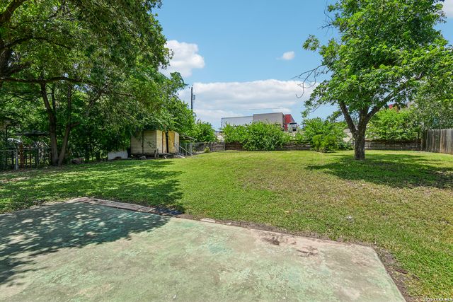 111 HANNASCH DR, San Antonio, TX 78213