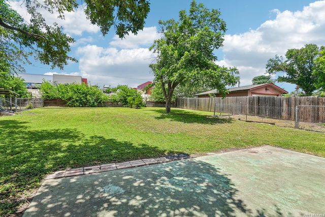 111 HANNASCH DR, San Antonio, TX 78213