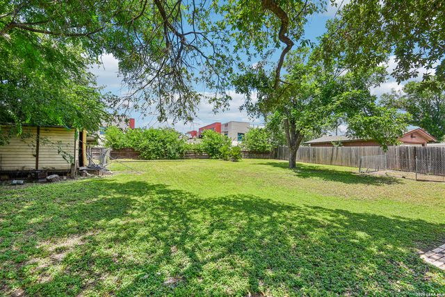 111 HANNASCH DR, San Antonio, TX 78213