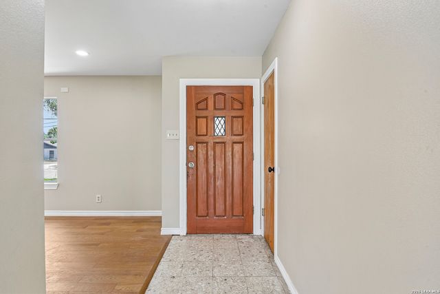 111 HANNASCH DR, San Antonio, TX 78213
