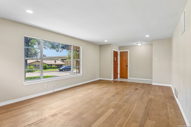 111 HANNASCH DR, San Antonio, TX 78213