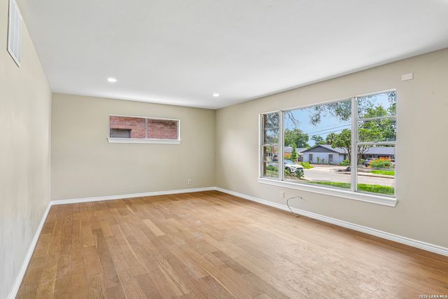 111 HANNASCH DR, San Antonio, TX 78213