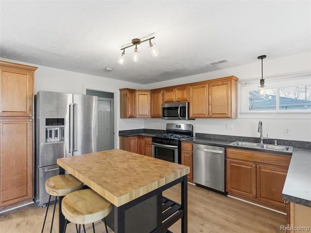 17391 George Washington Drive, Southfield, MI 48075