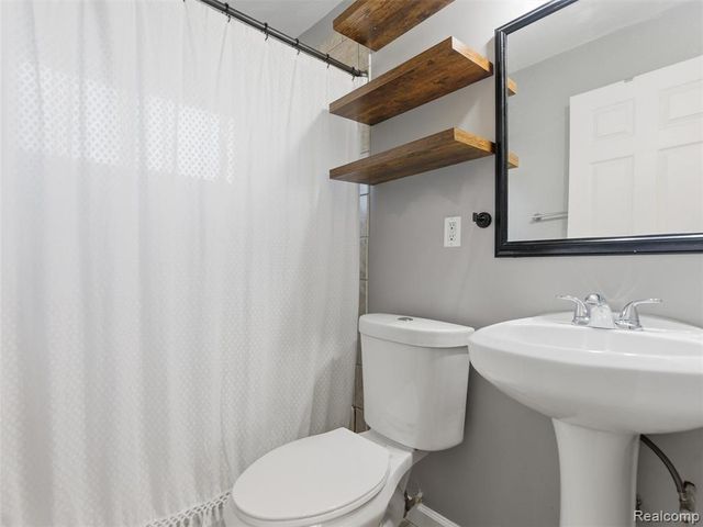 17391 George Washington Drive, Southfield, MI 48075