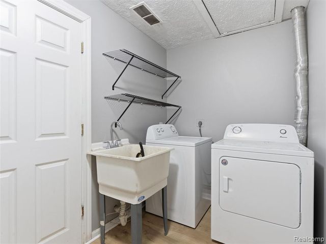 17391 George Washington Drive, Southfield, MI 48075